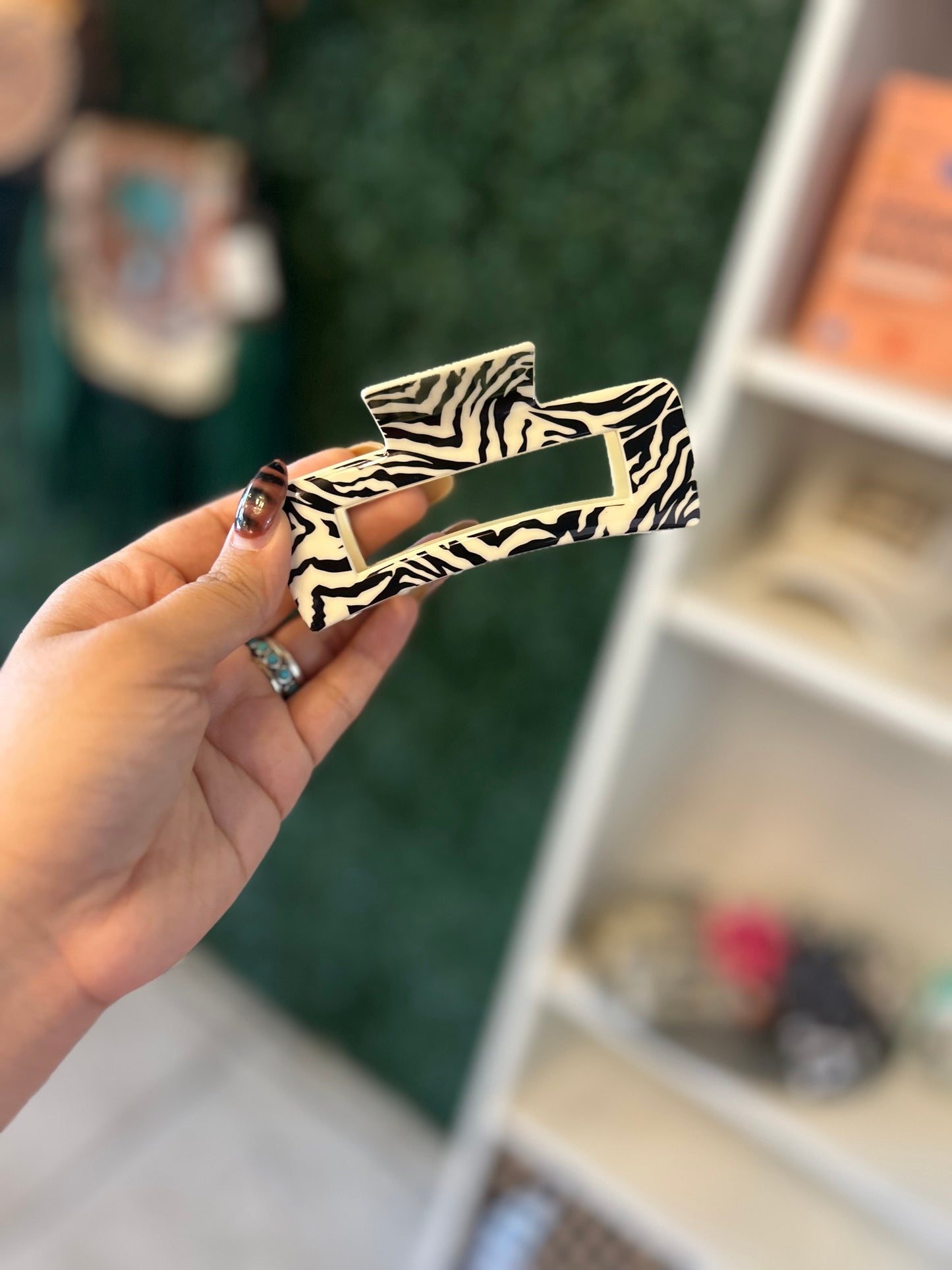 Zebra claw clip