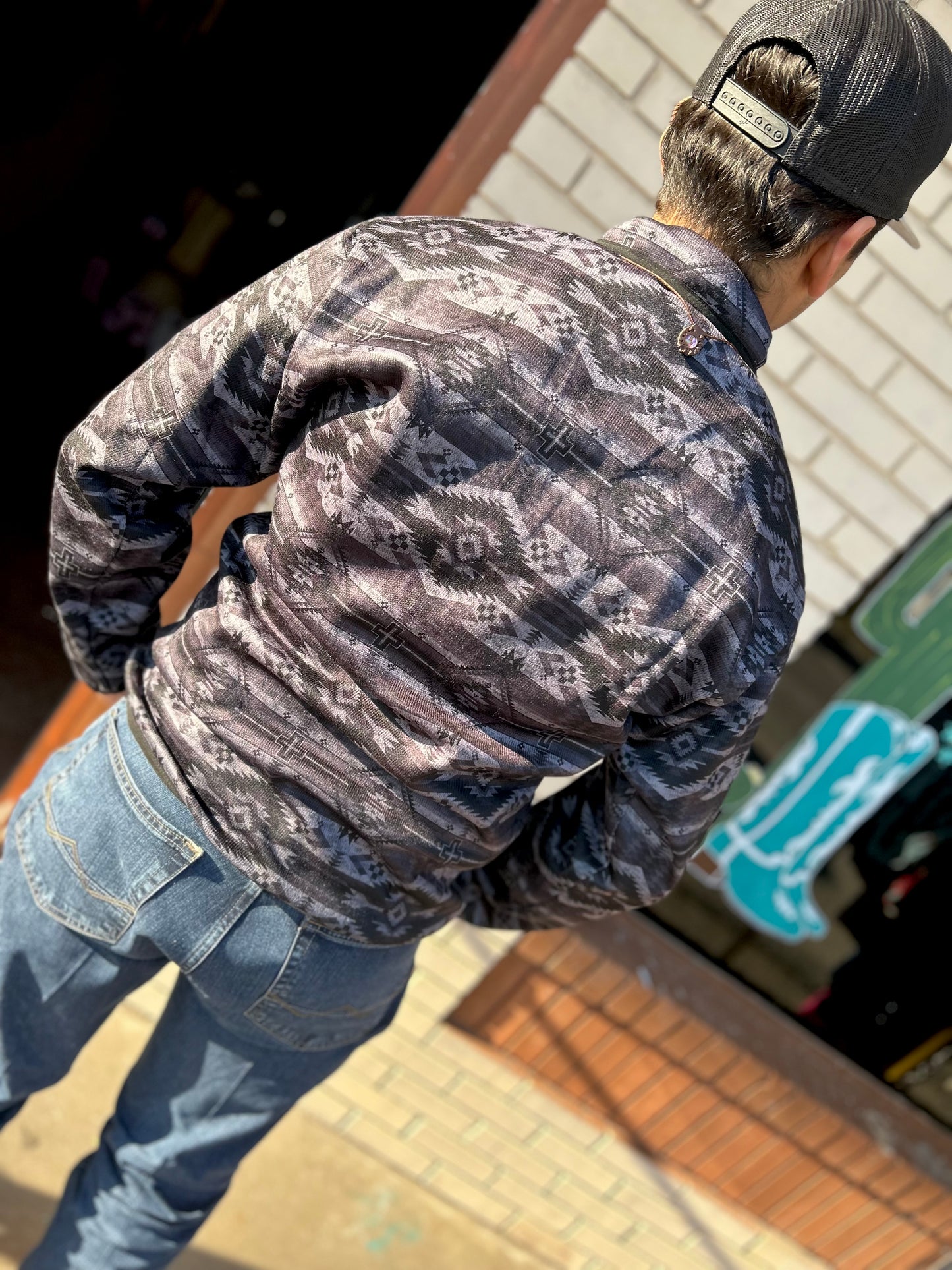 No mans land pullover