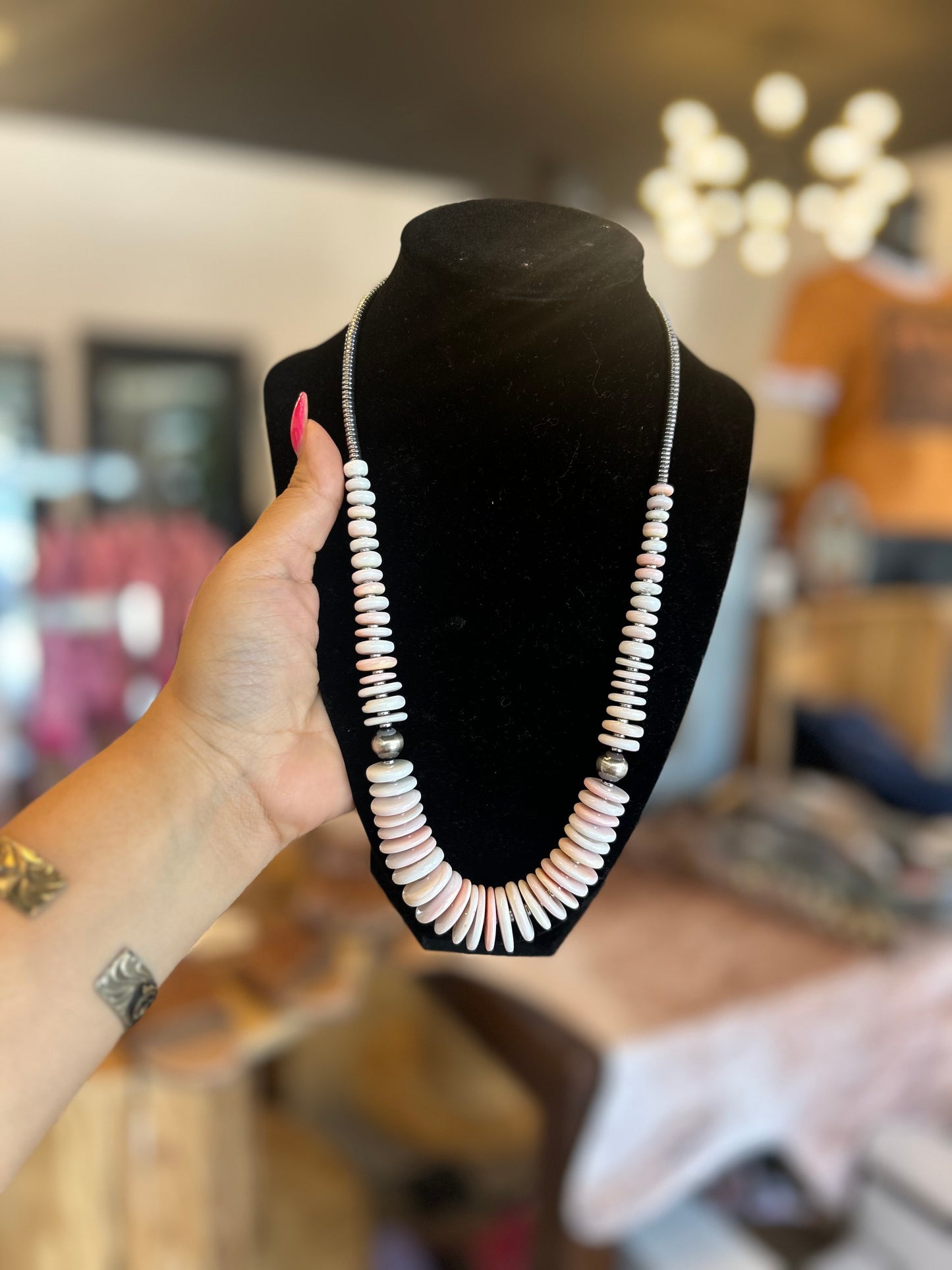 Pink conch graduated necklace