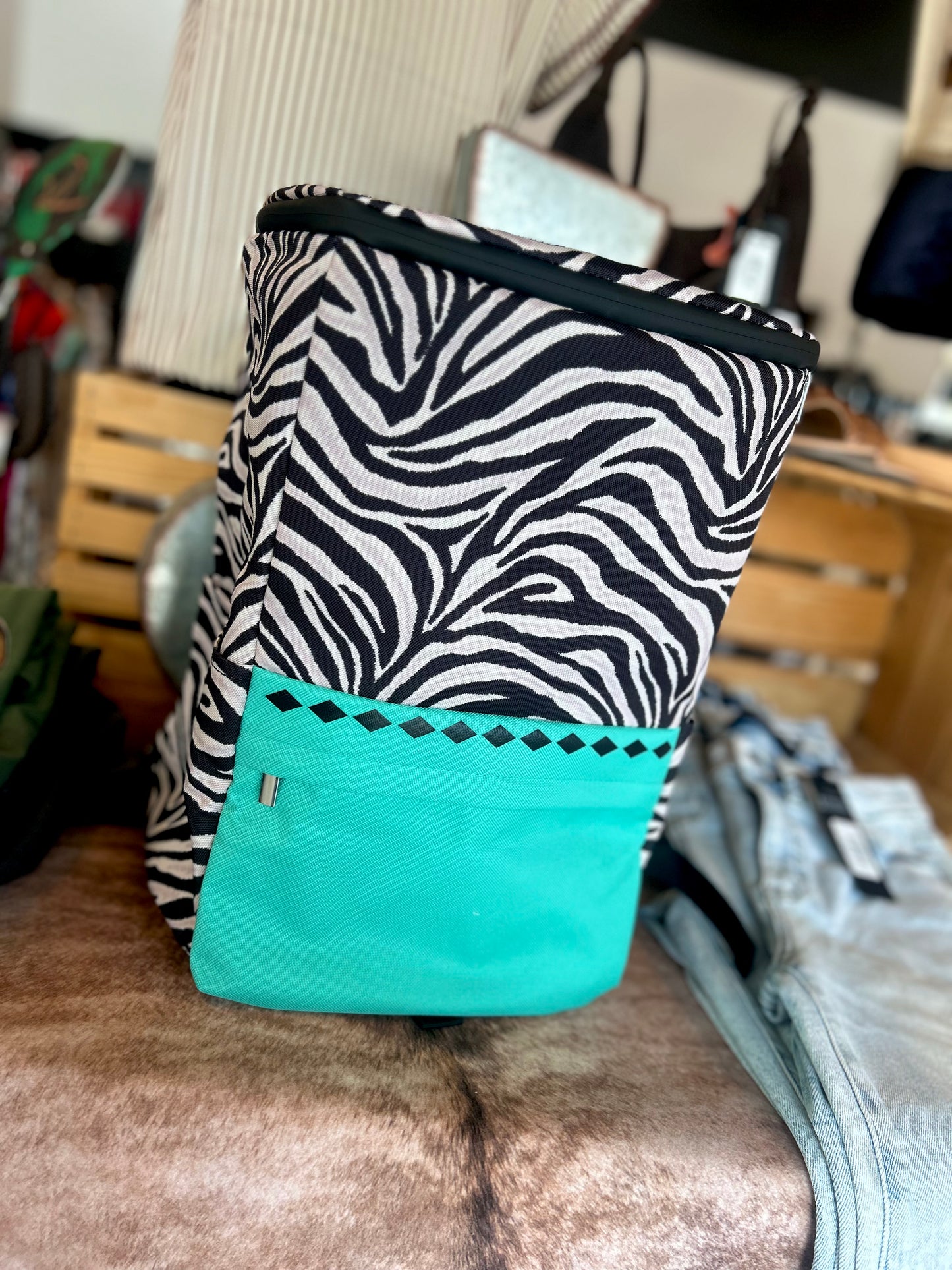 Back pack cooler (zebra)