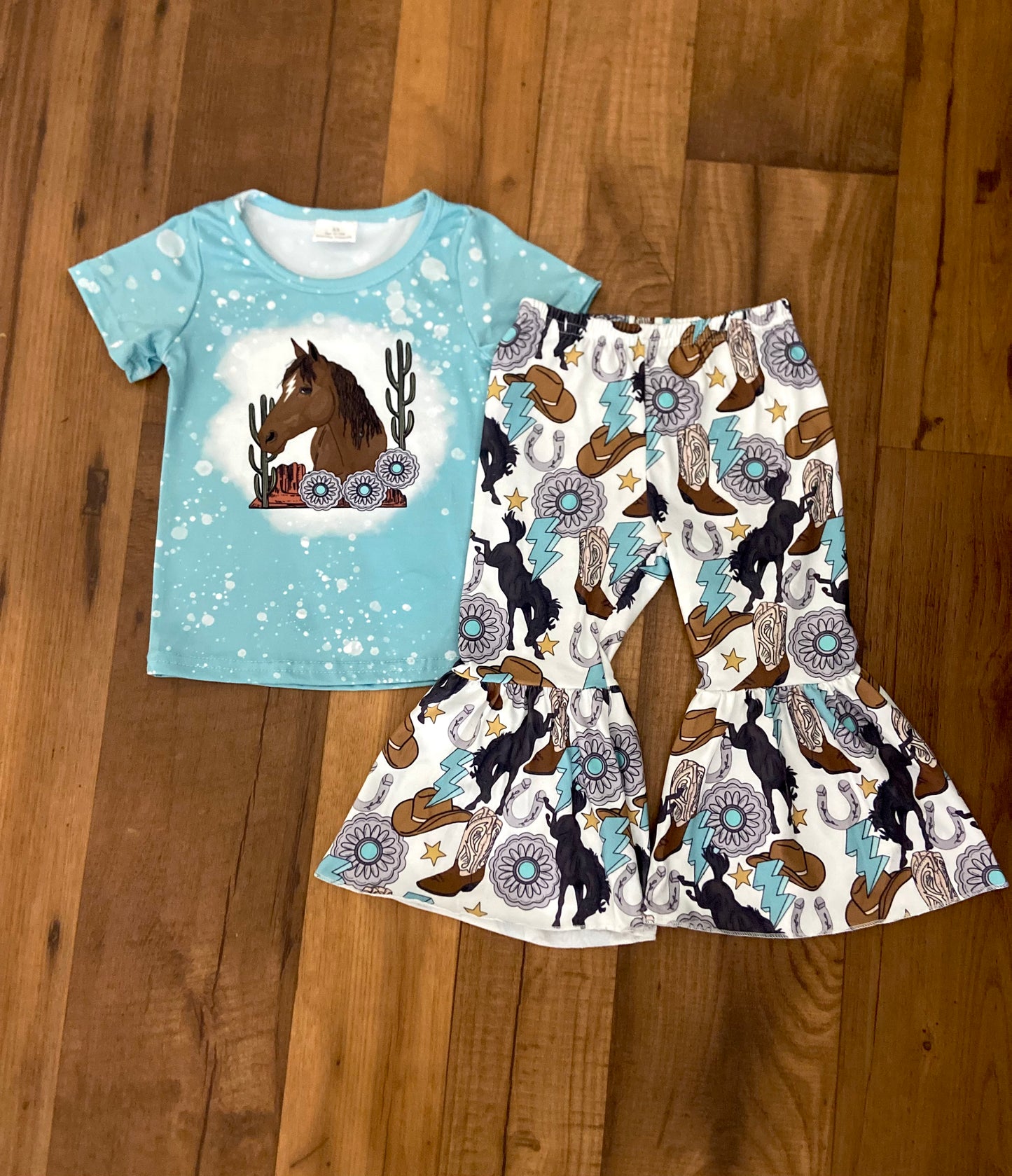 Turquoise pony set